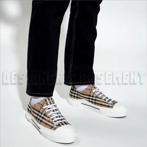 BURBERRY ARCHIVE BEIGE CANVAS JACK スニーカー Burberry Jack Low Top Sneakers in Archive Beige | FWRD